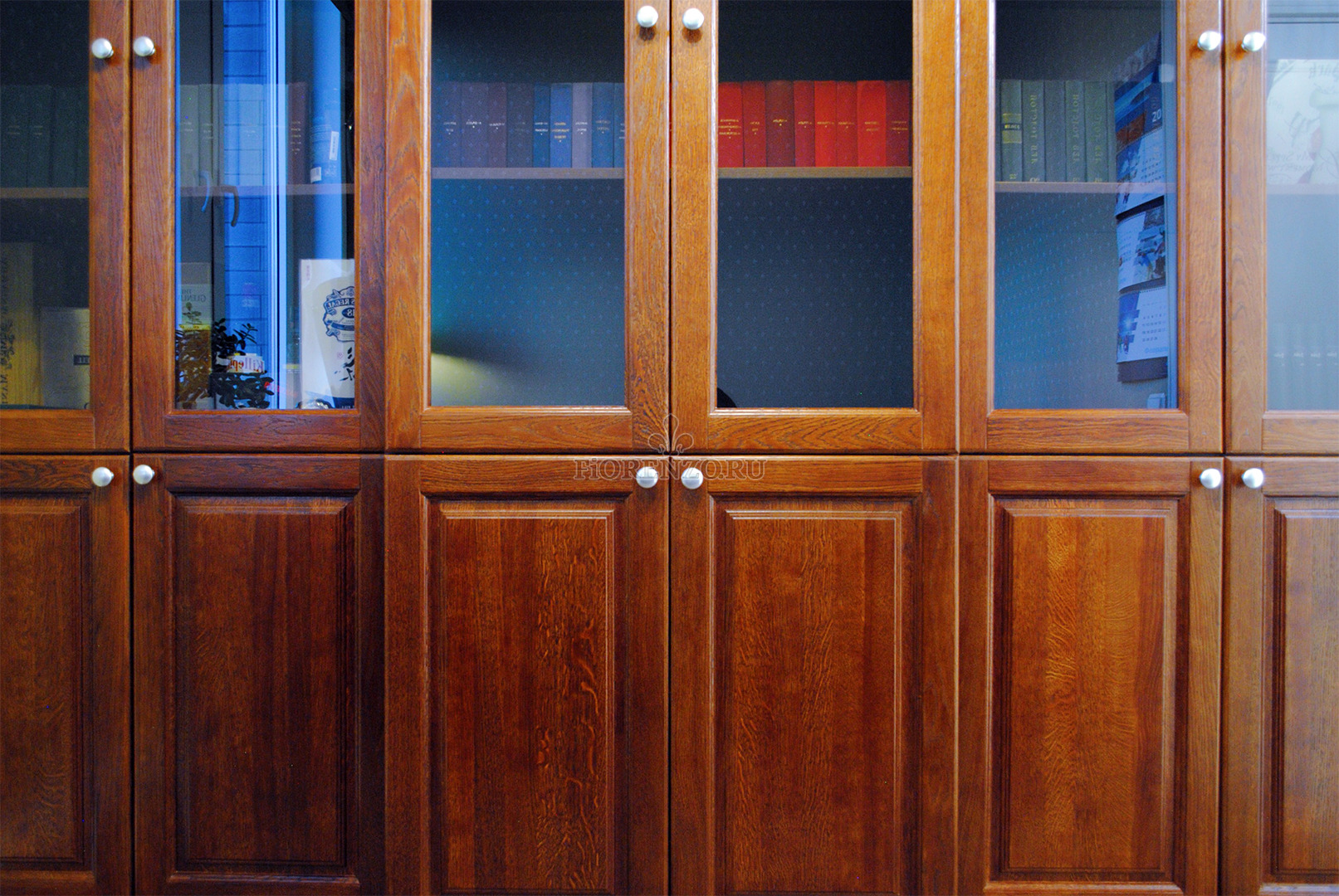 Шкаф в кабинет для книг