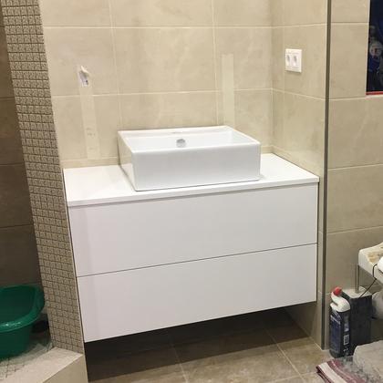 Подвесная мебель для ванной: плюсы и минусы | уральские-газоны.рф