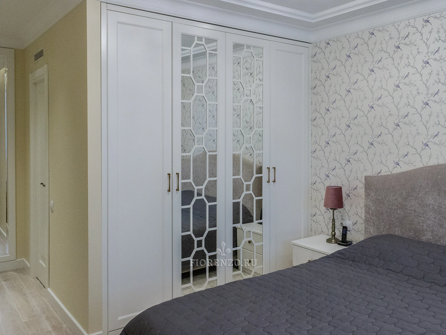 Зеркало с раскладкой