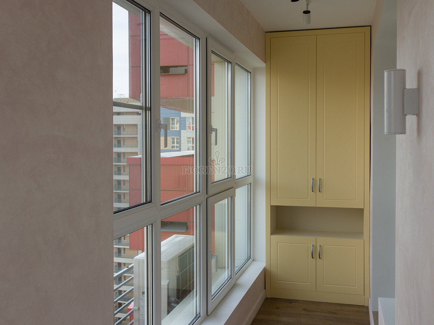 Классические шкафы для балкона
