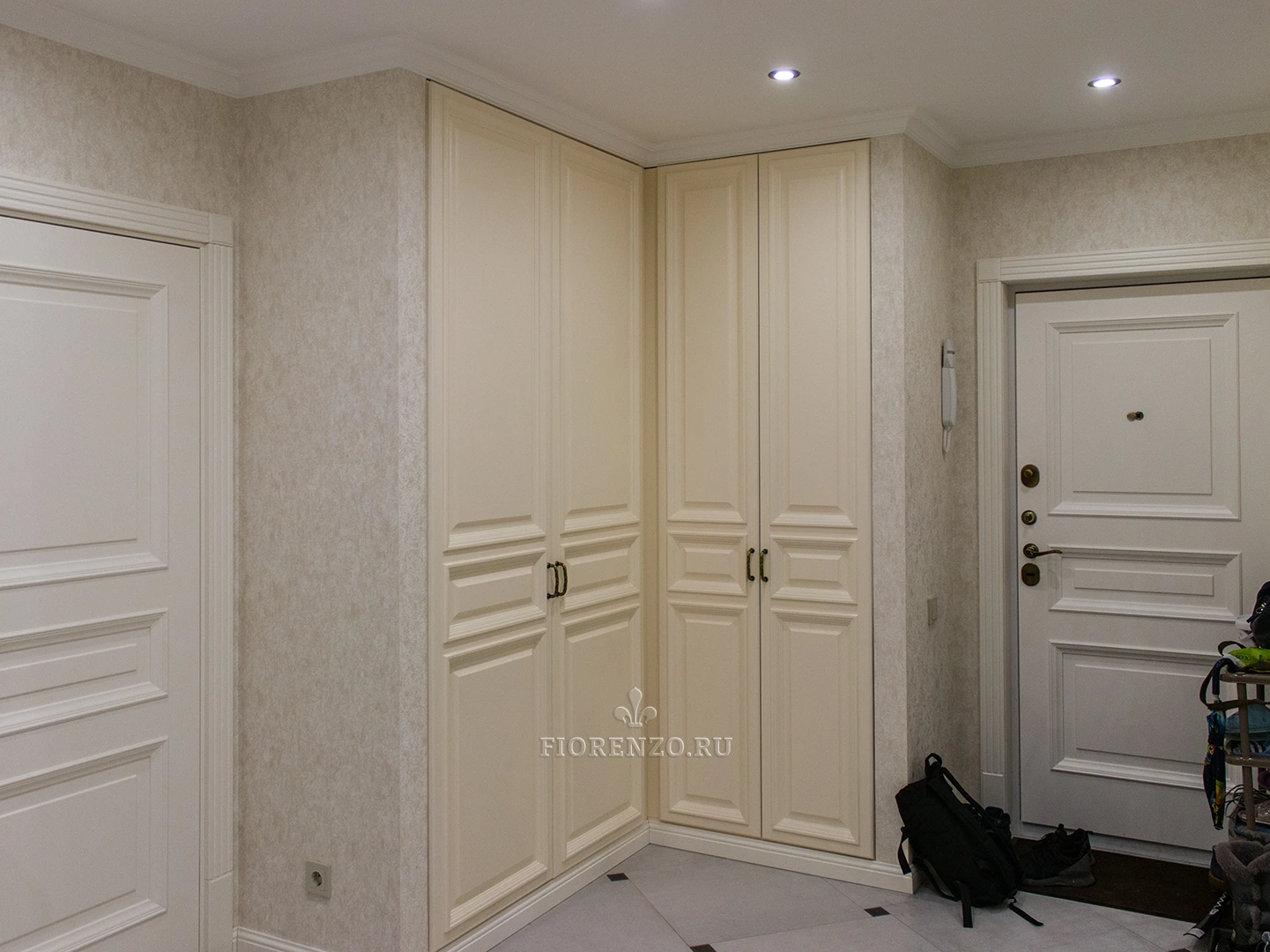 Внутреннее наполнение углового шкафа