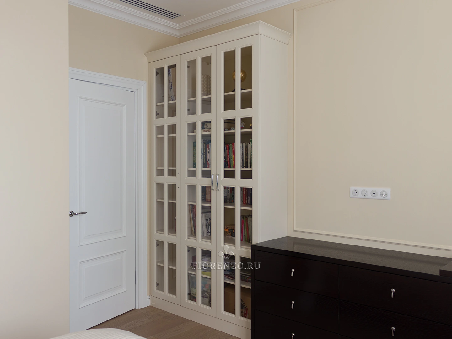 Декоративные элементы шкафа