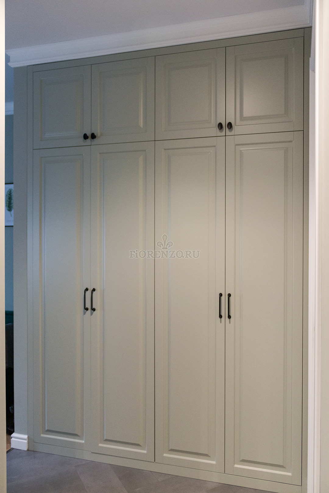 Встроенный шкаф «Венло» в прихожую серый