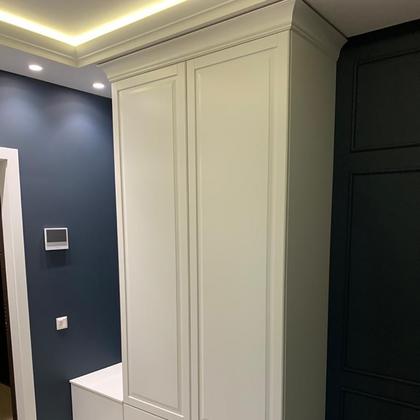 Шкафы белого цвета в классическом стиле