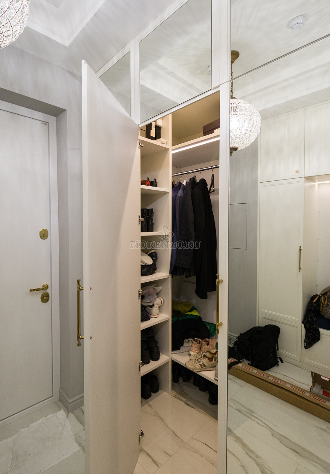 Тип гардеробной зависит от особенностей коридора