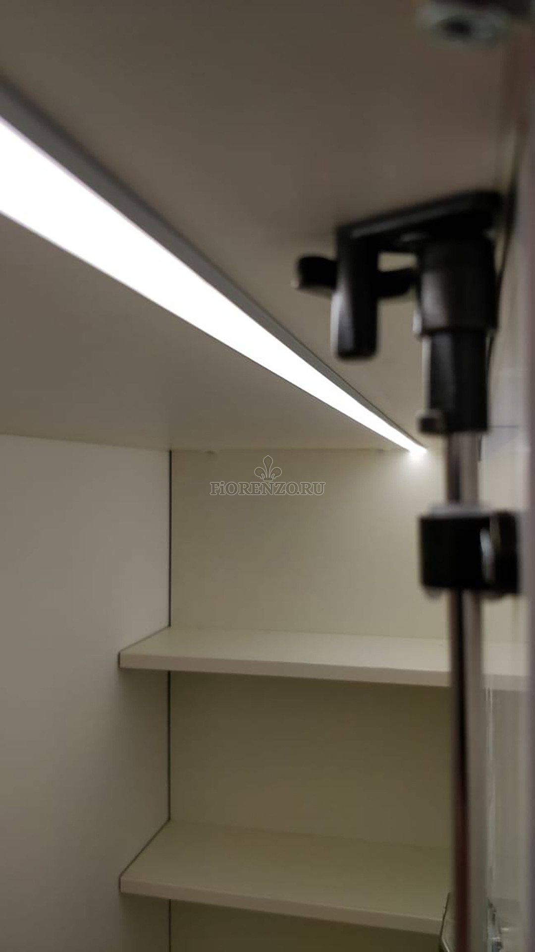 Подсветка внутри шкафа светодиоды